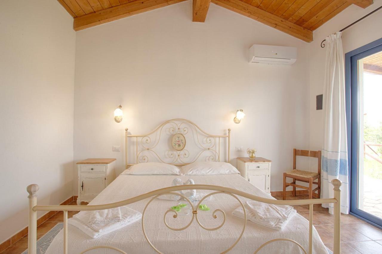 Agriturismo Mieleamaro Vila Olbia Exterior foto