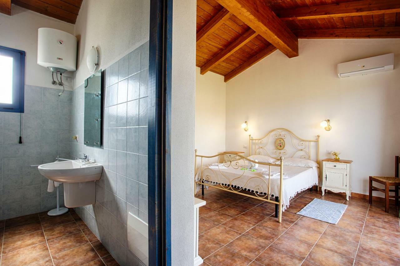 Agriturismo Mieleamaro Vila Olbia Exterior foto
