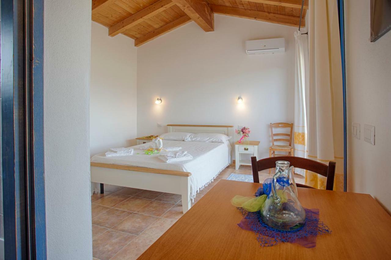 Agriturismo Mieleamaro Vila Olbia Exterior foto