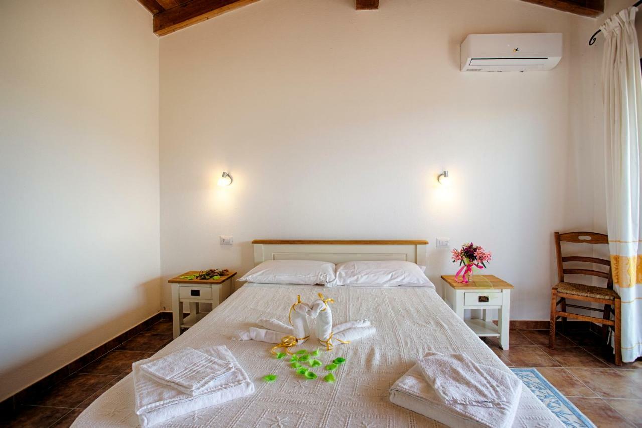 Agriturismo Mieleamaro Vila Olbia Exterior foto